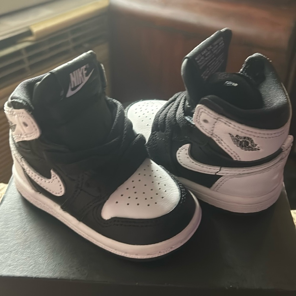 Jordan 1 Retro high of in 4c brand new in the original box